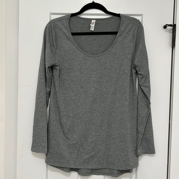 LuLaRoe Lynnae long sleeve shirt - Picture 1 of 3